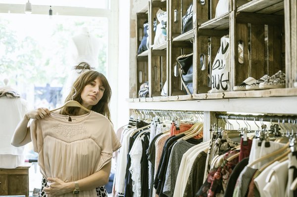 Quels sont les avantages de faire des achats de vêtements dans des boutiques spécialisées ?