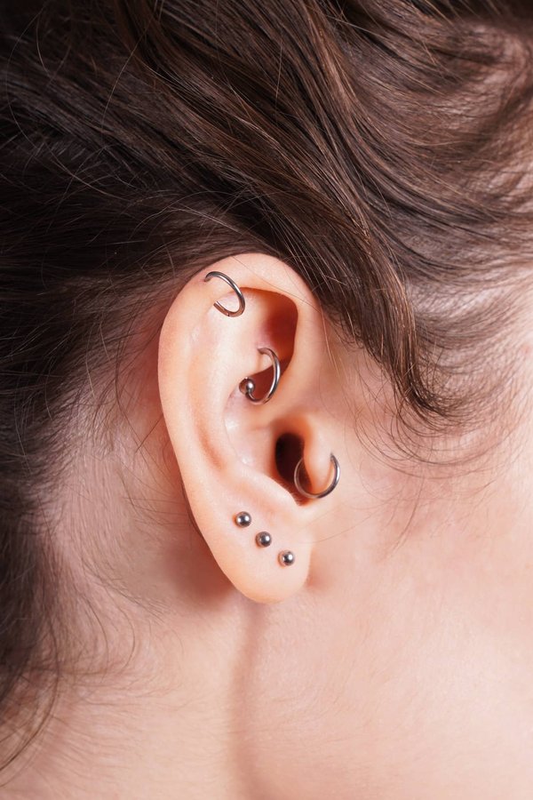 Le piercing tragus : quel bijou choisir ?