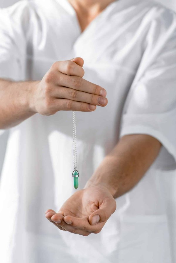 Anna Velazia : élégance et lithothérapie en bijoux